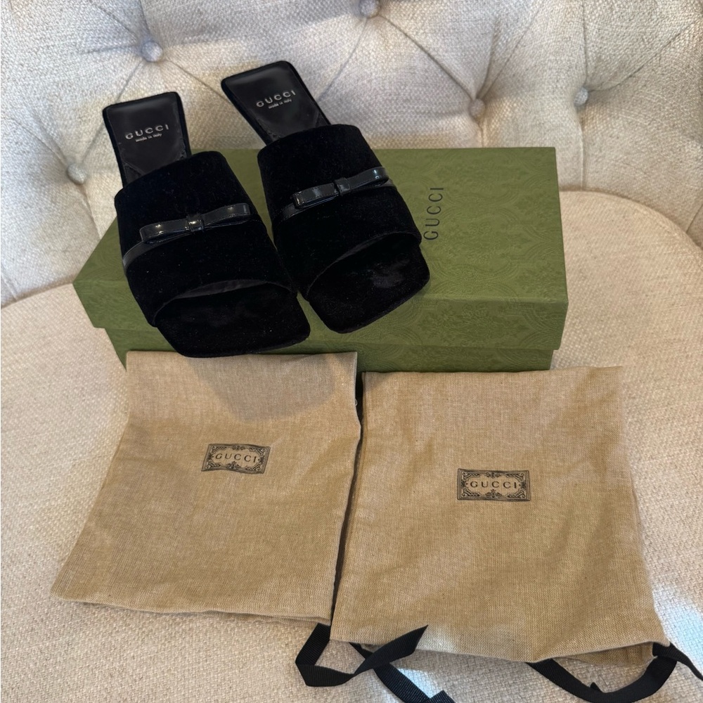 Auth. Gucci GG Monogram Velvet Bow Sandals - Picture 2 of 11